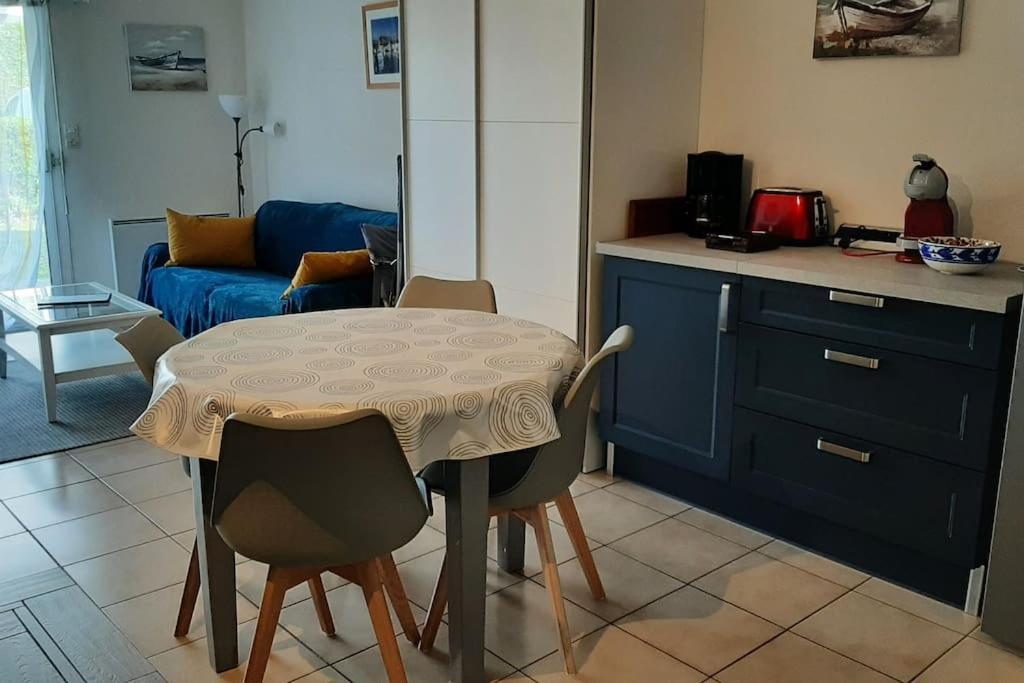 Hyper Centre De Sarzeau, Grand Appartement Au Calme Avec Jardinet Esterno foto