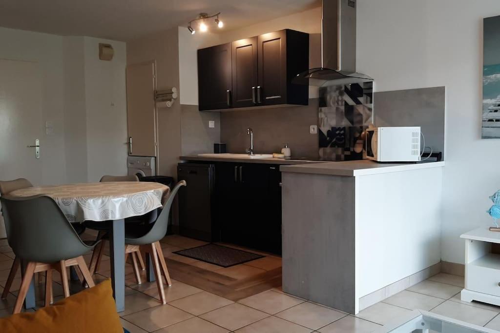 Hyper Centre De Sarzeau, Grand Appartement Au Calme Avec Jardinet Esterno foto